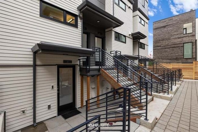 property at 2617 Franklin Ave E