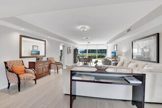 1213 S Ocean Blvd in Delray Beach, FL - Foto de edificio - Building Photo