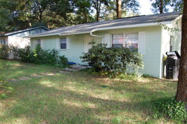 1249 NW 33rd Pl in Gainesville, FL - Building Photo - Building Photo