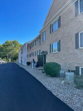 123 Sheraton Dr NW in North Canton, OH - Foto de edificio - Building Photo