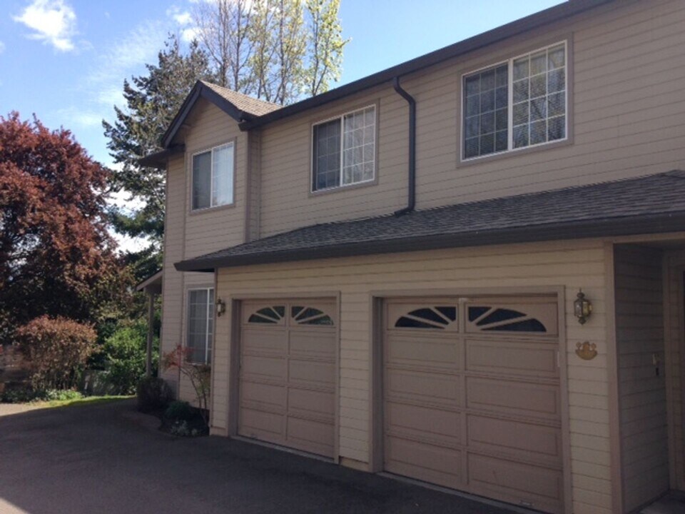 1747 Siskiyou Blvd in Ashland, OR - Building Photo