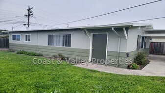 1085 Sharon Dr in Salinas, CA - Building Photo
