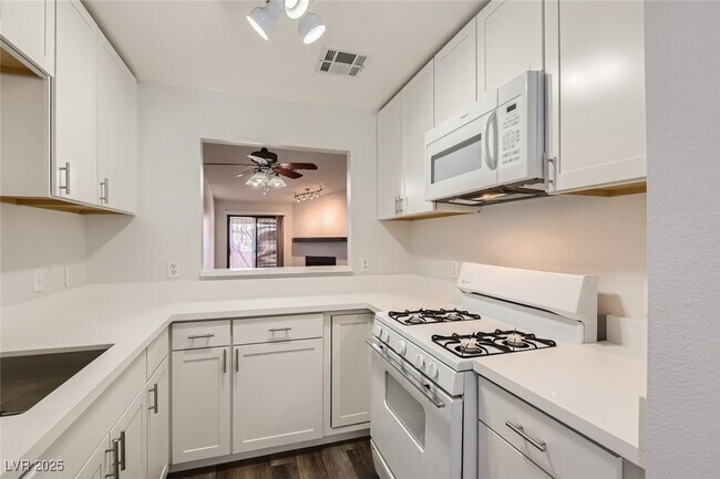 225 Crosswind Way in Las Vegas, NV - Foto de edificio - Building Photo