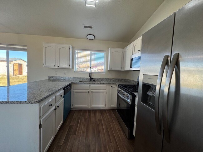 4544 N Oregon Trl in Enoch, UT - Building Photo - Building Photo