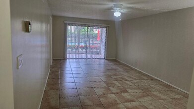 8605 W Sample Rd, Unit 103 in Coral Springs, FL - Building Photo - Building Photo