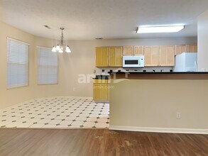 682 Whippoorwill Dr in Cincinnati, OH - Building Photo - Building Photo