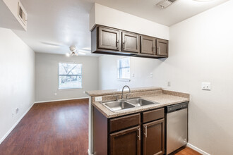 Le Med Apartments in Austin, TX - Building Photo - Interior Photo