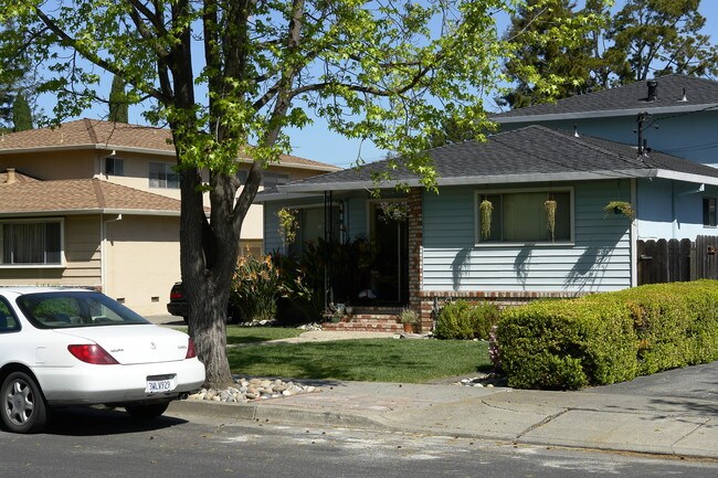 1515-1519 Hawes Ct in Redwood City, CA - Building Photo - Building Photo