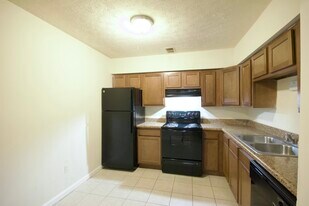 285 Scandia Cir, Unit 2x2 in Athens, GA - Building Photo