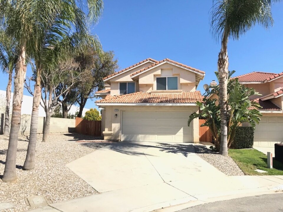 11311 Sarah Ct in Fontana, CA - Building Photo