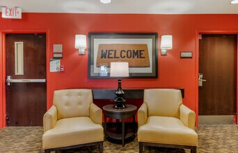 Furnished Studio-Orange County - Huntingto in Huntington Beach, CA - Foto de edificio - Building Photo