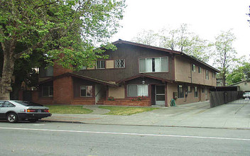 1824 Central Ave in Alameda, CA - Building Photo - Building Photo