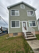 111 Bayview Dr in Old Bridge, NJ - Building Photo