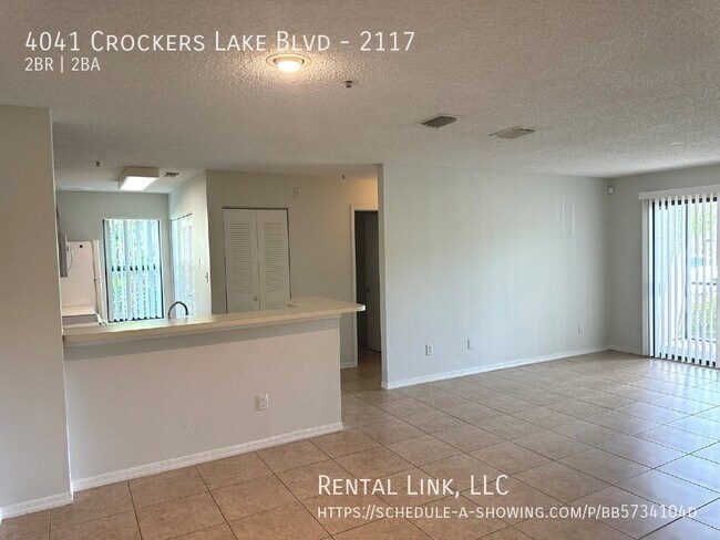 4041 Crockers Lake Blvd in Sarasota, FL - Foto de edificio - Building Photo