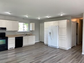 734 S Walnut St in Howell, MI - Building Photo - Building Photo