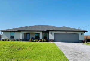 414 NW 23rd Terrace in Cape Coral, FL - Building Photo
