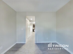 371 Wakefield Ct in Greenwood, IN - Building Photo - Building Photo