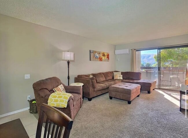 6725 Mission Gorge Rd, Unit 303B in San Diego, CA - Foto de edificio - Building Photo
