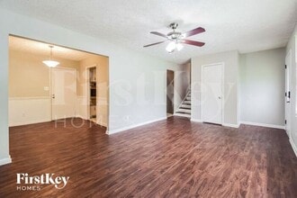 5674 Sandhurst Dr in Forest Park, GA - Building Photo - Building Photo