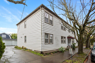 2230 NE Halsey St in Portland, OR - Building Photo - Building Photo