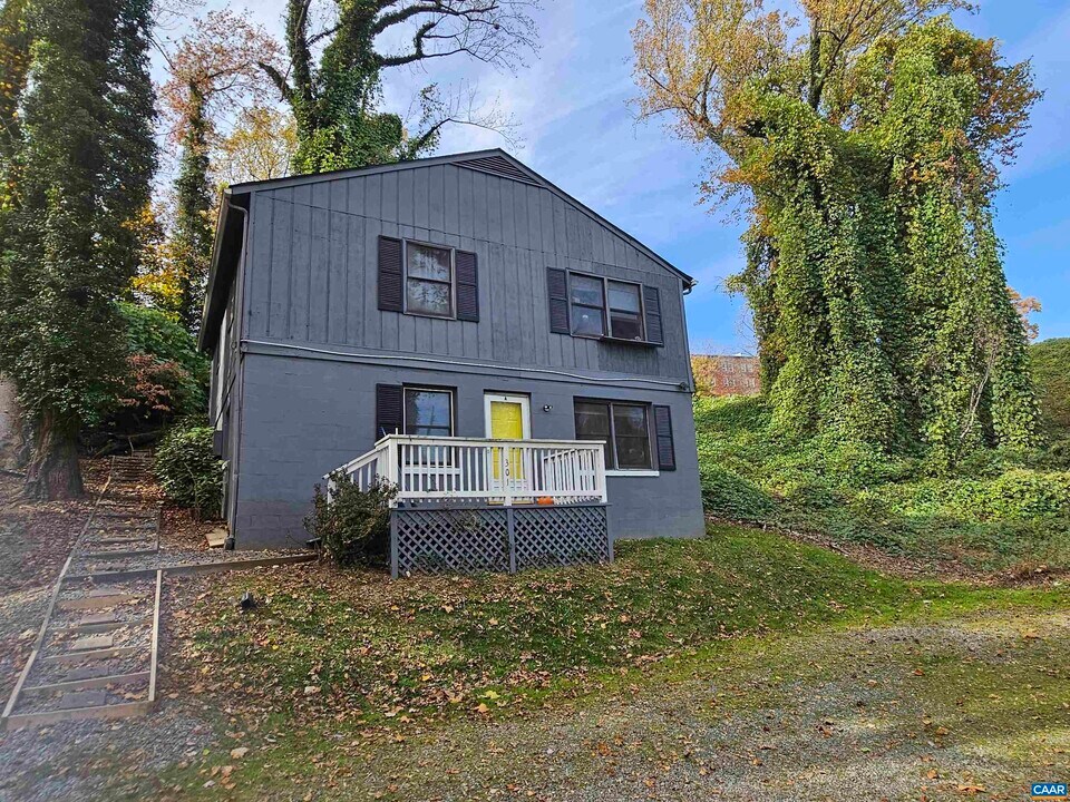 301 Paton St in Charlottesville, VA - Building Photo