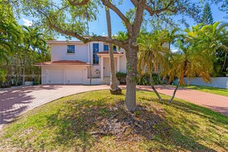 462 Warren Ln in Key Biscayne, FL - Building Photo - Building Photo