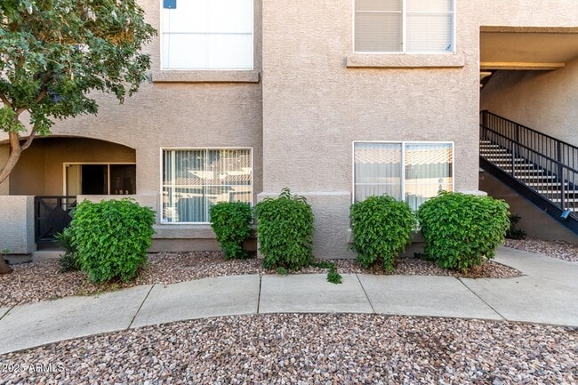3236 E Chandler Blvd, Unit 1082 in Phoenix, AZ - Building Photo - Building Photo