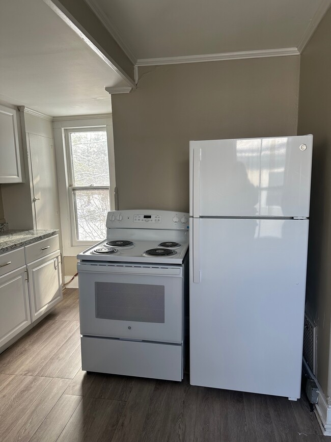 2 Hanscom Ave, Unit 2 in Poughkeepsie, NY - Building Photo - Building Photo