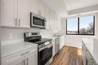 16530 E Warren Ave, Unit 203 in Detroit, MI - Building Photo - Building Photo