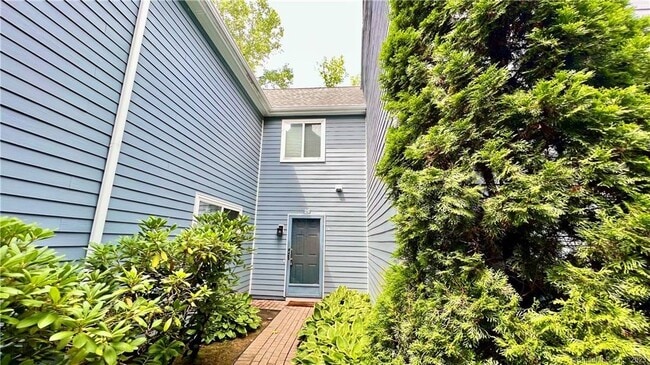 property at 25 Farmington Meadow Dr