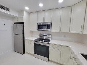 733 SE 1st Way in Deerfield Beach, FL - Building Photo - Building Photo