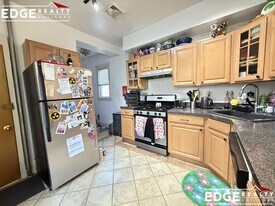 140 Sutherland Rd in Boston, MA - Building Photo