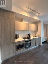 50 Charles St E in Toronto, ON - Building Photo - Building Photo