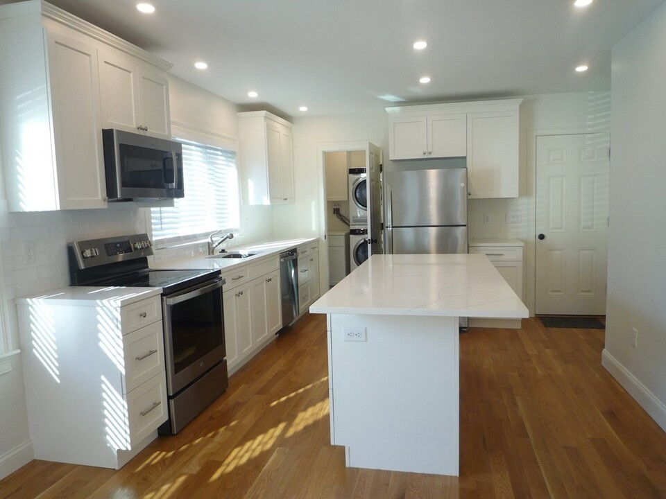 1265 Massachusetts Ave in Arlington, MA - Building Photo