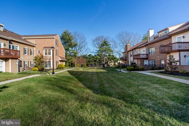 33 Dogwood Ln in Horsham, PA - Building Photo - Building Photo