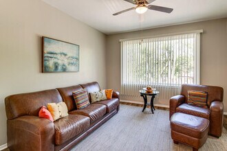 7353 S Kenwood Ave in Chicago, IL - Building Photo - Building Photo