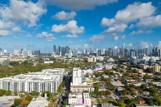 Saffron Apartments in Miami, FL - Foto de edificio - Building Photo