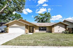 2537 Arborwood Dr in Valrico, FL - Building Photo
