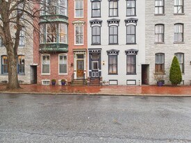 1017 Green St in Harrisburg, PA - Building Photo