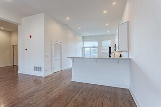 2100 Greenwood St in Evanston, IL - Building Photo - Building Photo