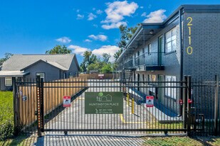 Huntington Place in Houston, TX - Building Photo