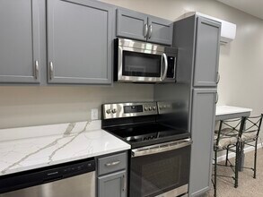 242 Allen Rd, Unit Studio Guest House in Belchertown, MA - Foto de edificio - Building Photo