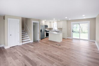 6415 Londonderry Dr in Cary, IL - Building Photo - Building Photo