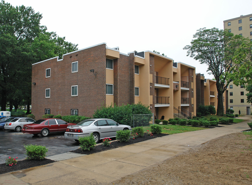 Compton Apartments in Wilmington, DE - Building Photo