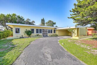 3960 NW 189th Terrace in Miami Gardens, FL - Building Photo - Building Photo