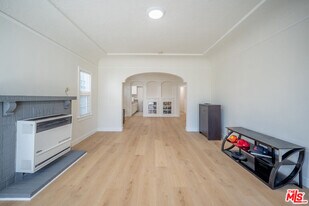 1328 2nd Ave in Los Angeles, CA - Building Photo