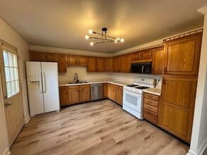 Beautiful 3BR/1BA spacious ranch style home in Warren Township in Indianapolis, IN - Building Photo - Building Photo