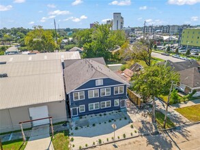 305 Roberts St in Houston, TX - Foto de edificio - Building Photo