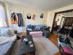 58 Brock St, Unit 2 in Boston, MA - Foto de edificio - Building Photo