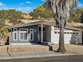 5442 Baja Dr in San Diego, CA - Building Photo